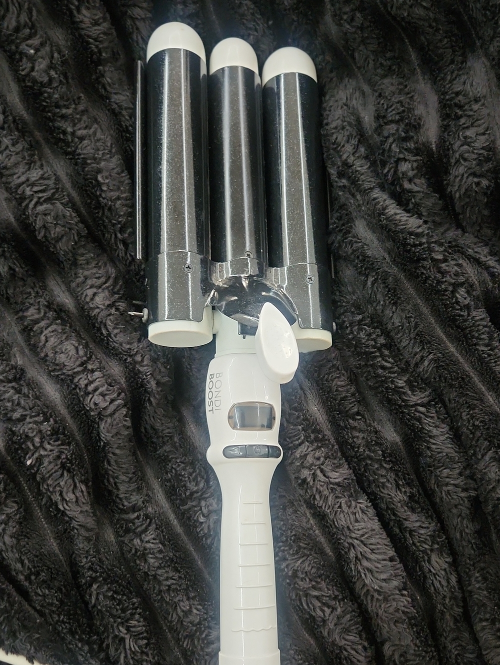 Bondi Boost White and Black Triple Barrel Waver